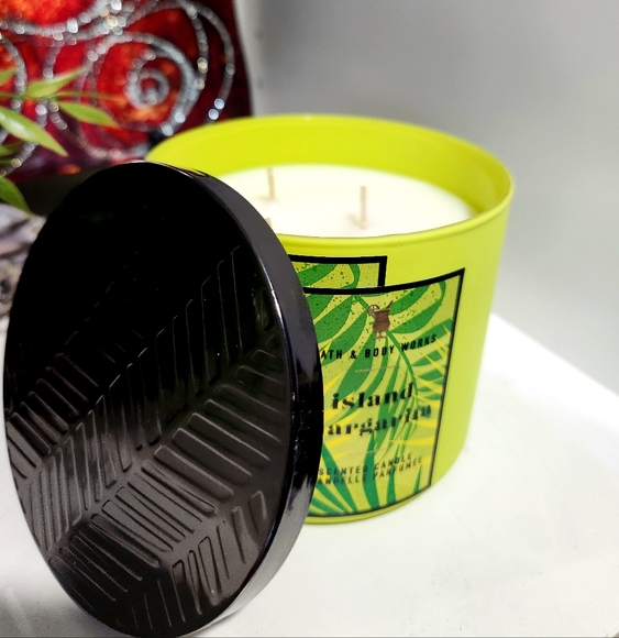 Island Margarita 3 Wick Bath and Body Works Candle Rare Misprint - Picture 2 of 3